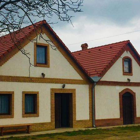 Takács Pince apartman Hajos Esterno foto