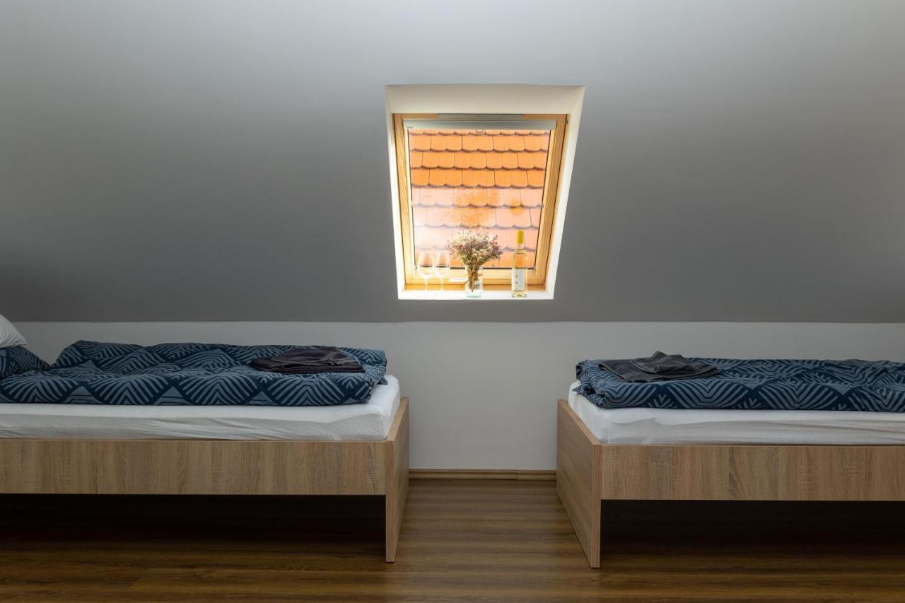 Takács Pince apartman Hajos Esterno foto